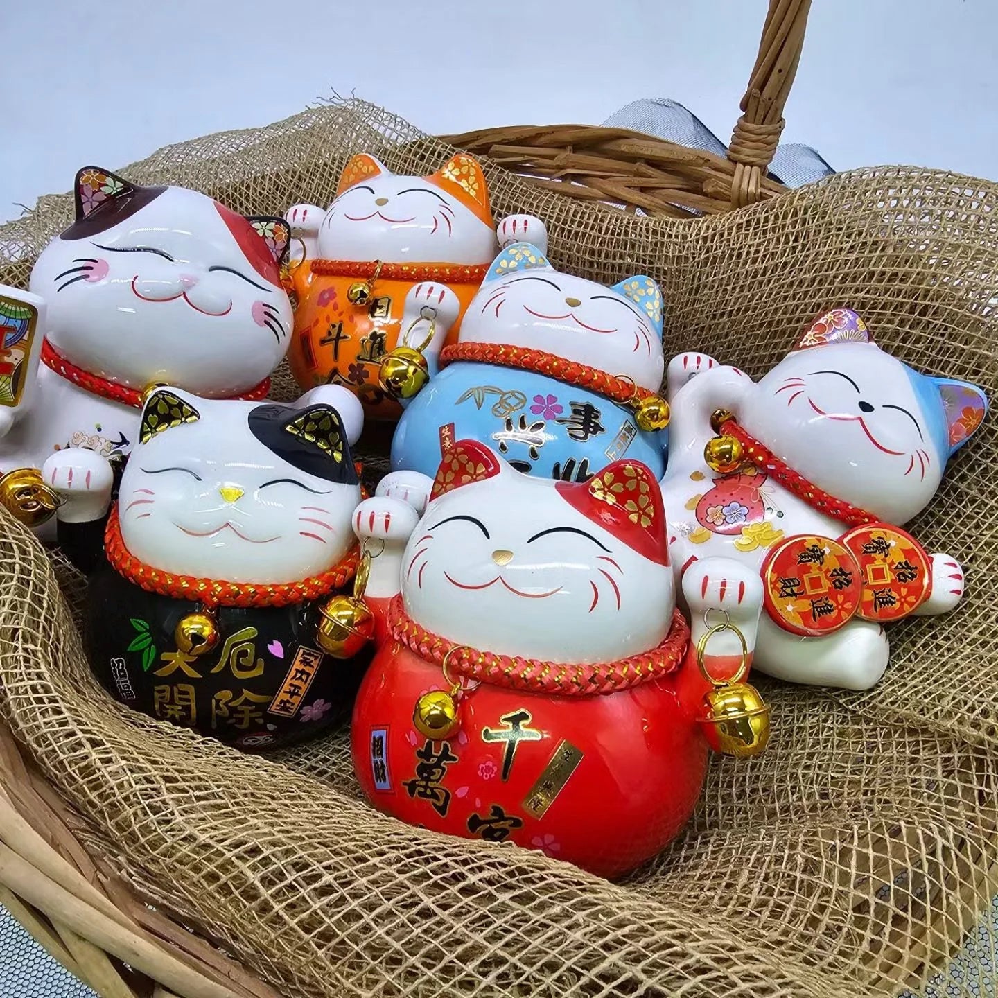 Lucky Cat – Freesia Flora